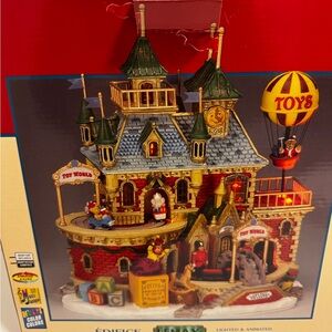 Lemax Animated Toy Store with Green and‎ Red Accents